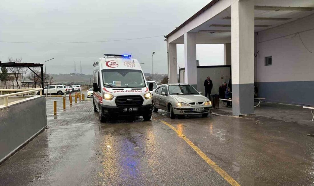 Siverek’te otomobil ve traktör çarpıştı, 5 kişi yaralandı Şanlıurfa'nın Siverek ilçesindeki Çavuşlu Mahallesi yakınlarında, Kamil G. yönetimindeki otomobil