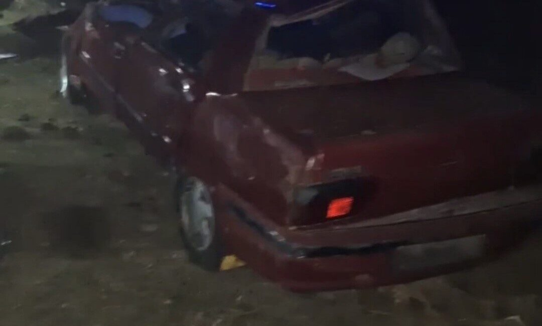 Şanlıurfa'nın Siverek ilçesinde Yasin Koparal'ın kullandığı otomobil, direksiyon hâkimiyetinin kaybolması