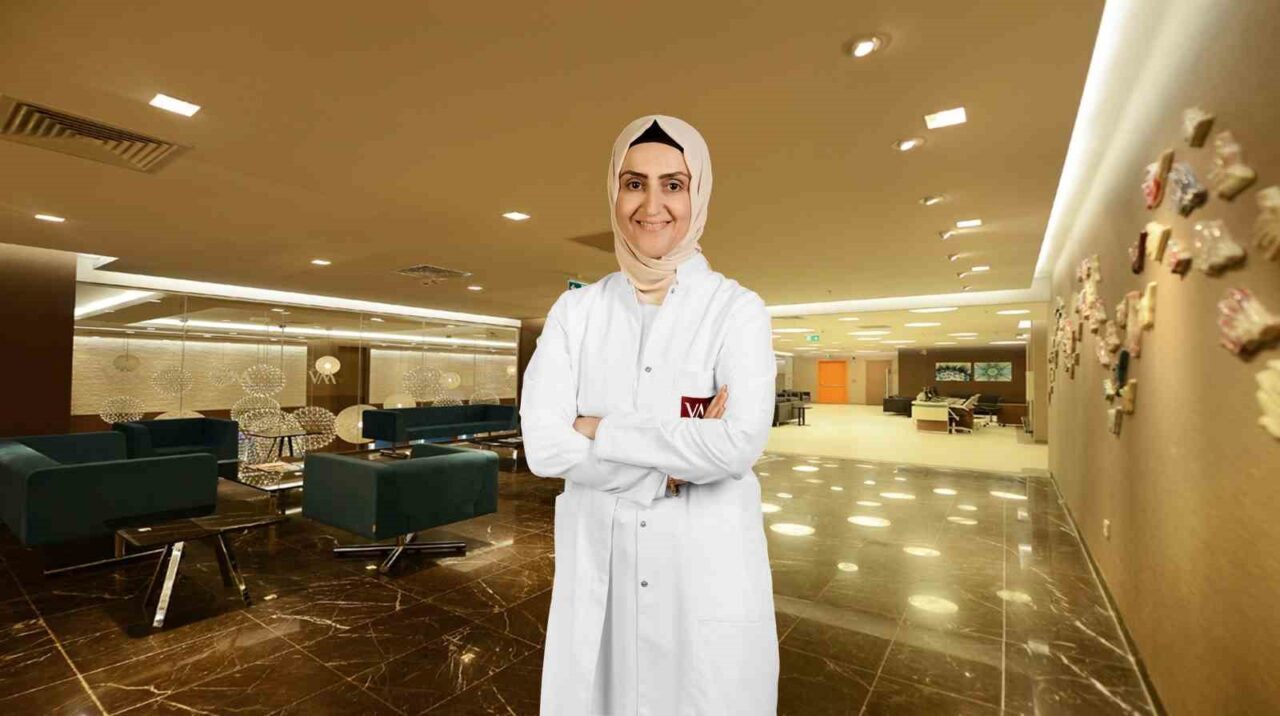 Skolyoz, ergenlikte hızla ilerleyebilen bir omurga eğriliği hastalığıdır. Doç. Dr.