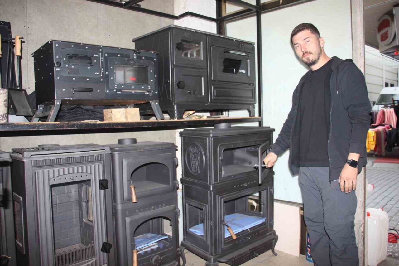 Aydın'da serin havaların etkisiyle soba ve şömine alımında artış gözlemleniyor.