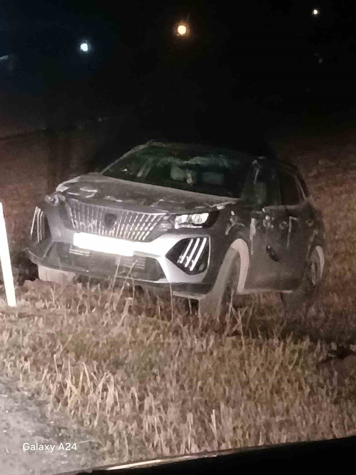 Karayazı’da Trafik Kazasında Hava Yastıkları Açılmadı, Ancak Şoförün Soğukkanlılığı Can Kaybını Önledi Erzurum'un Karayazı ilçesinde, Sedat Tutkun'un kullandığı araç kaygan yolda kontrolden