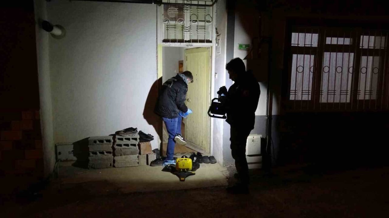 Malatya’nın Yeşilyurt ilçesinde, bahçede sofra bezi silkerken fenalaşarak düşen ve