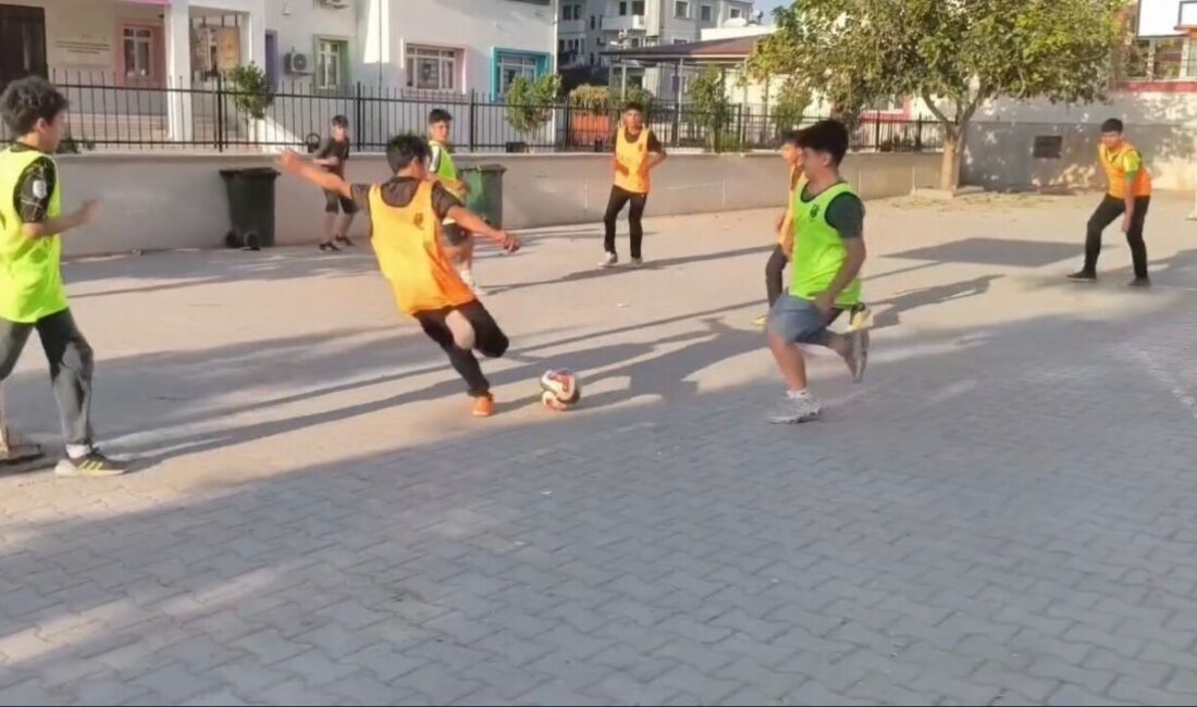 Osmaniye’de Çocukların Transfer Videosu Sosyal Medyada Fenomen Oludu Osmaniye'de sokakta futbol oynayan çocuklar, mahallelerinin adını taşıyan Raufbeyspor takımı