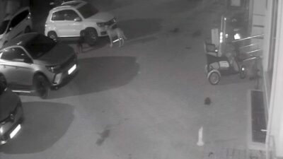 Kastamonu'nun Cide ilçesinde Melihcan Kaçar'a ait otomobil, park halindeyken sokak