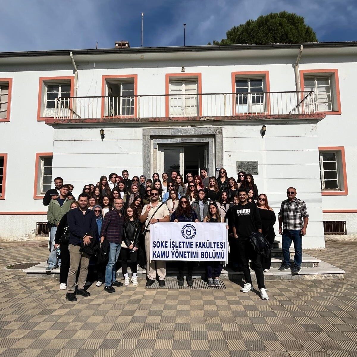 Adnan Menderes Üniversitesi Söke İşletme Fakültesi öğrencileri, Prof. Dr. Halim