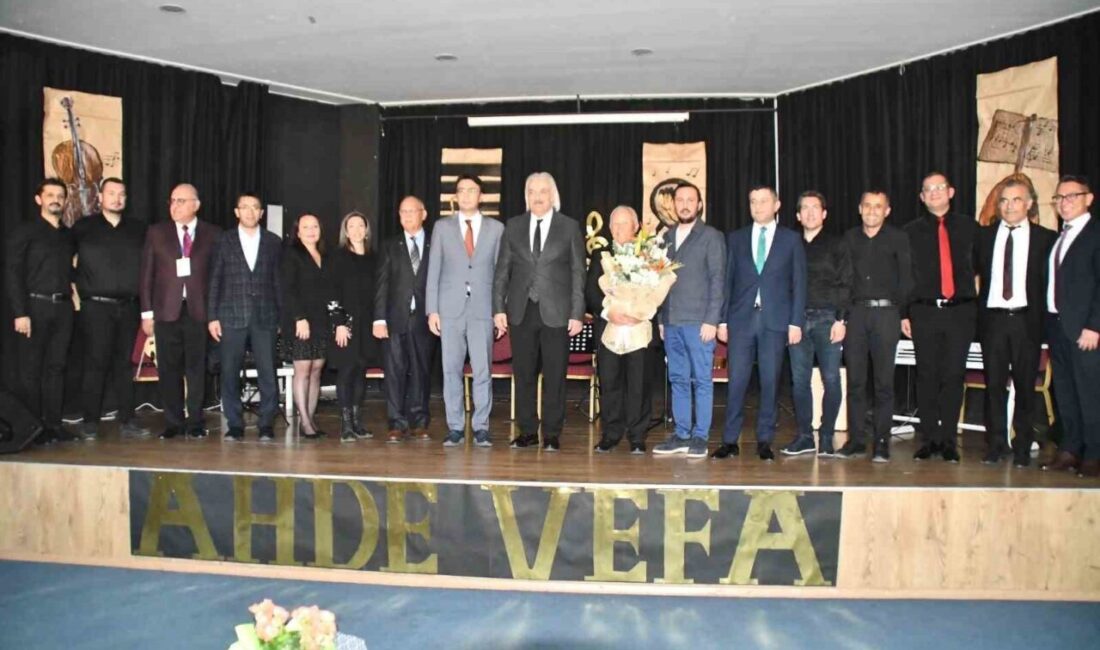 Söke'de düzenlenen "Eğitim Çınarlarına Vefa" etkinliği, 102 emekli öğretmenin onurlandırıldığı