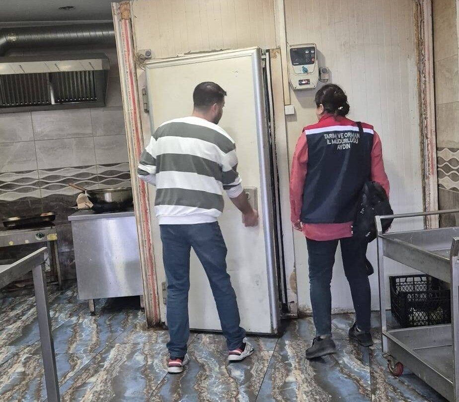 Söke’de Yüksek Riskli Hayvansal Gıda Satışı Denetimleri Sıkılaşarak Devam Ediyor