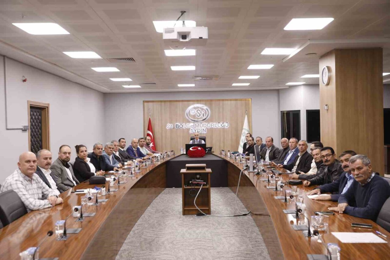 Söke’de muhtarlar, Ali Çıtak önderliğinde düzenlenen toplantıda dere temizliği ve