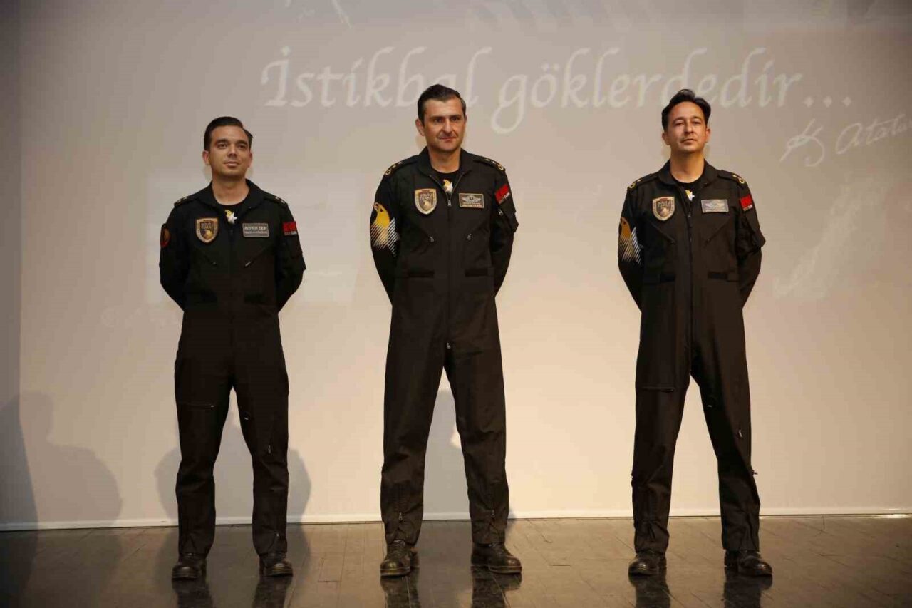 ESOGÜ Sanat ve Tasarım Fakültesi'nde düzenlenen etkinlikte, F-16 pilotları Hv.