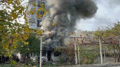 Samsun'un Atakum ilçesindeki bir ev, emekli öğretmen Recep Ağır'ın yaktığı