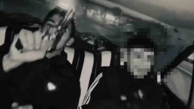 Kahramanmaraş'ın Onikişubat ilçesinde, 17-18 yaşlarındaki gençlerin araç içinde silah gösterdiği