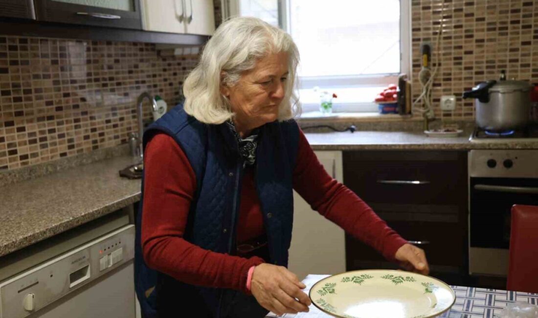 Nevşehirli Muhtar İlhan Kavaklı, 55 Yıldır Tersten Okuma, Yazma ve Konuşma Alışkanlığını Sürdürüyor Nevşehir'de yaşayan 67 yaşındaki İlhan Kavaklı, 55 yıldır tersten okuma