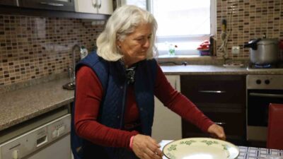 Nevşehir'de yaşayan 67 yaşındaki İlhan Kavaklı, 55 yıldır tersten okuma