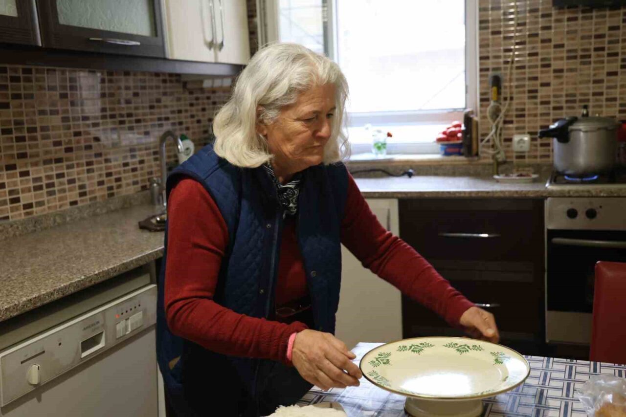 Nevşehir'de yaşayan 67 yaşındaki İlhan Kavaklı, 55 yıldır tersten okuma