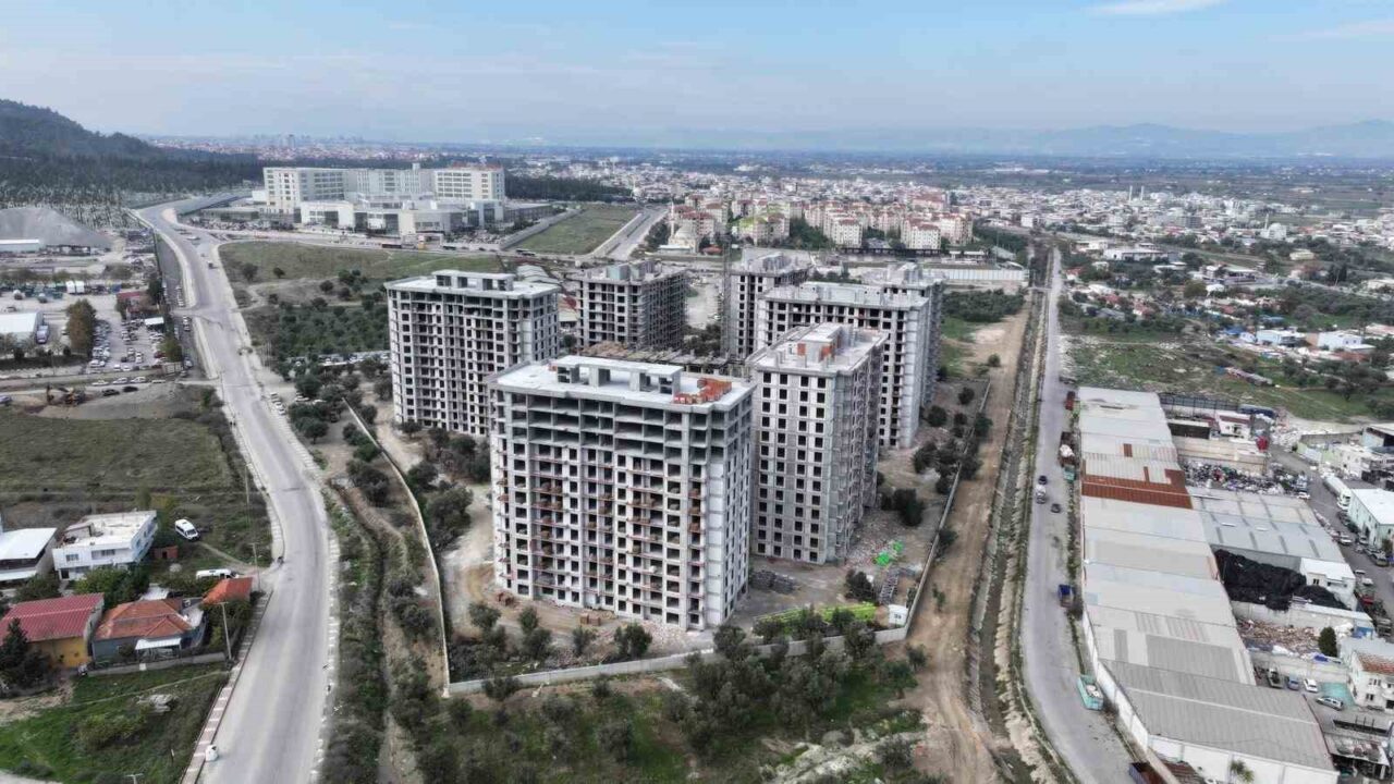 Manisa'da Spilkent Projesi kapsamında konut inşaatları hızla ilerliyor. Belediye Başkanı