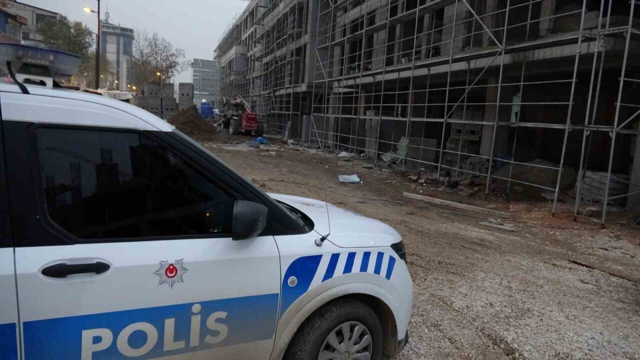 Malatya’da Şantiyede Spiral Makinesiyle Çalışan İşçi Eliyle Yaralandı Malatya'da bir şantiyede demir profil kesimi yapan işçi, spiral makinesiyle