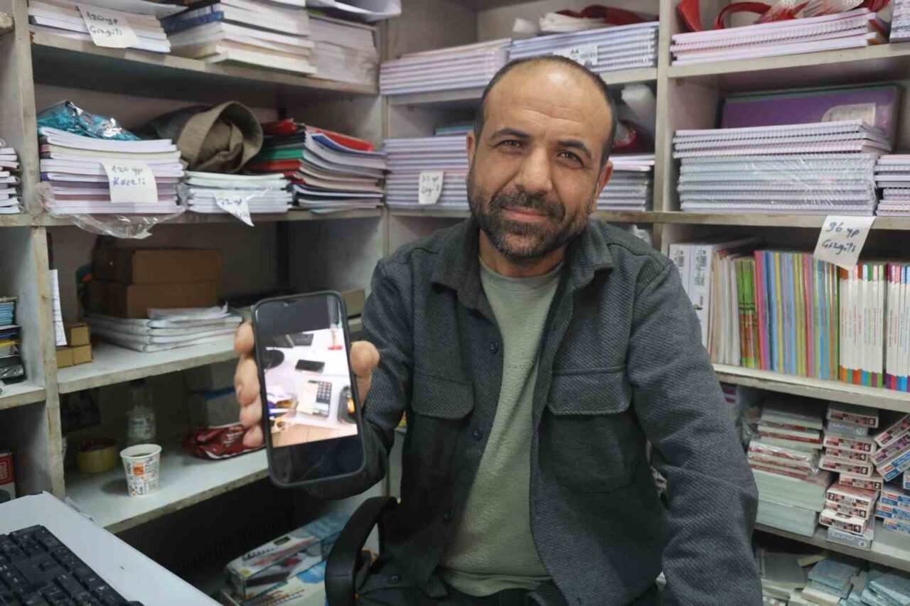 Hatay'da 3 su alan gençler, esnaf Özgür Büyükaşık'ı bulamayınca masaya