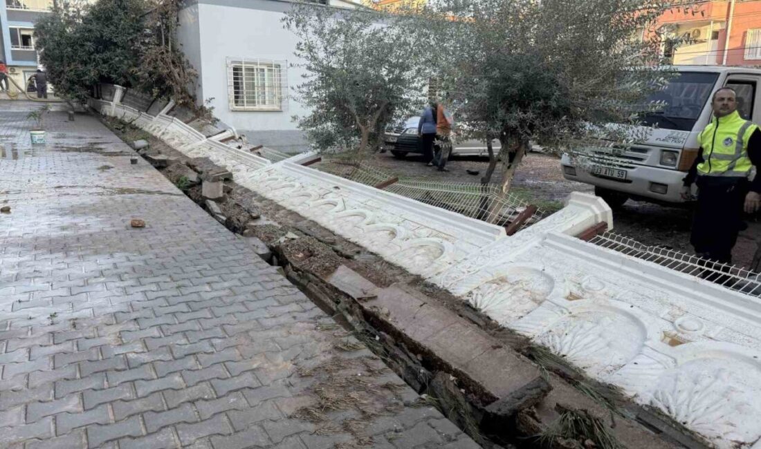 Mersin’in Tarsus ilçesinde yerel saatle dün su borusu patladı. Akşemsettin