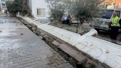 Mersin’in Tarsus ilçesinde yerel saatle dün su borusu patladı. Akşemsettin