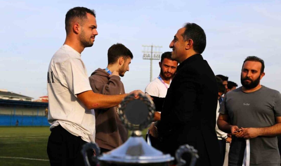 SUBÜ’nde düzenlenen ÜNİLİG Türkiye Futbol Bölge Şampiyonası’nda ödüller sahiplerini buldu Sakarya Uygulamalı Bilimler Üniversitesi'nin ev sahipliğinde düzenlenen ÜNİLİG Türkiye Futbol
