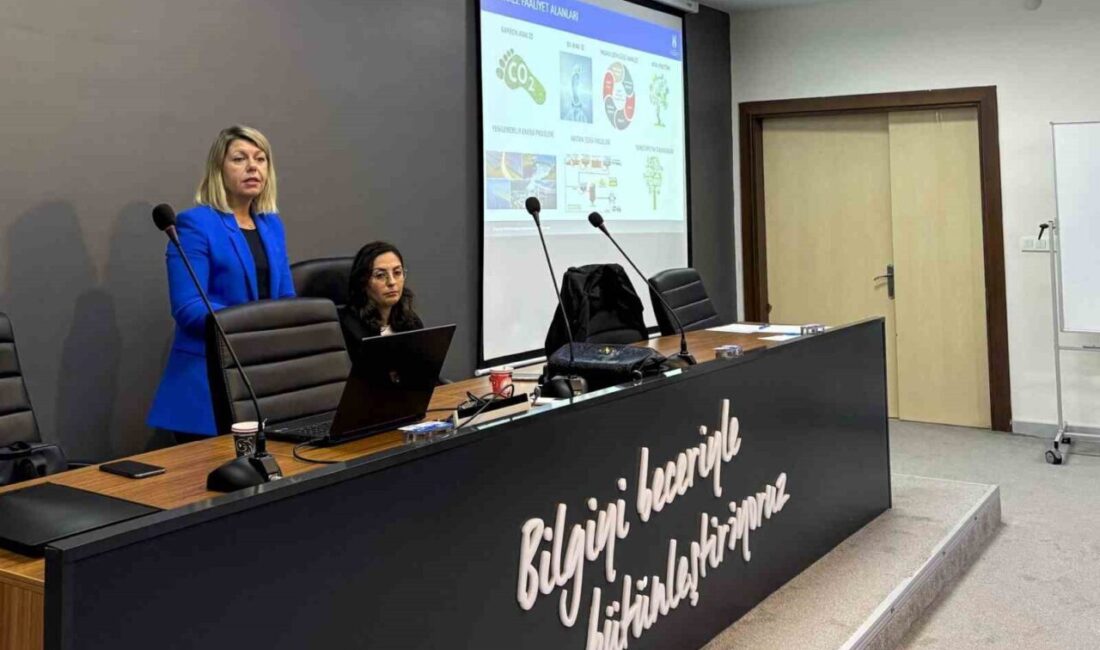 Sakarya Uygulamalı Bilimler Üniversitesi, Personel Daire Başkanlığı'nın düzenlediği eğitimde Doç.