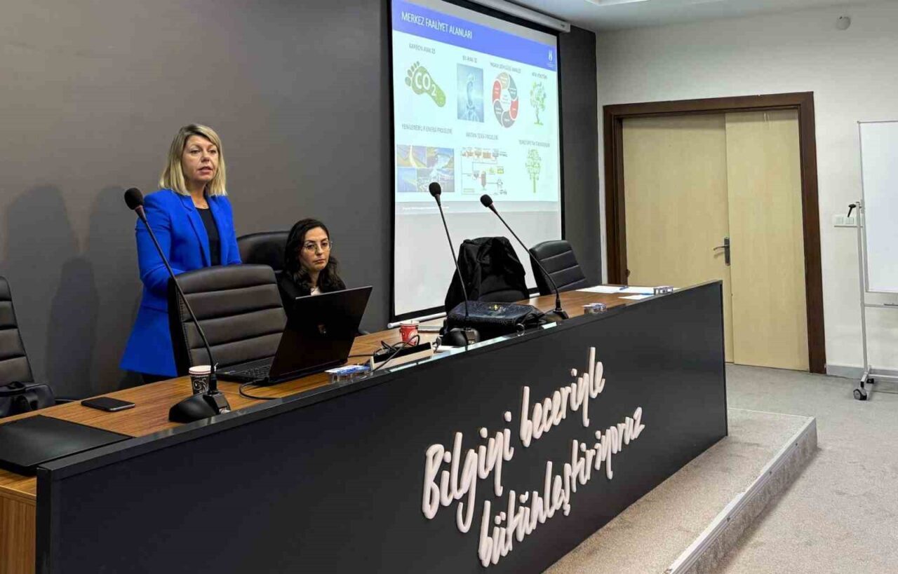 Sakarya Uygulamalı Bilimler Üniversitesi, Personel Daire Başkanlığı'nın düzenlediği eğitimde Doç.