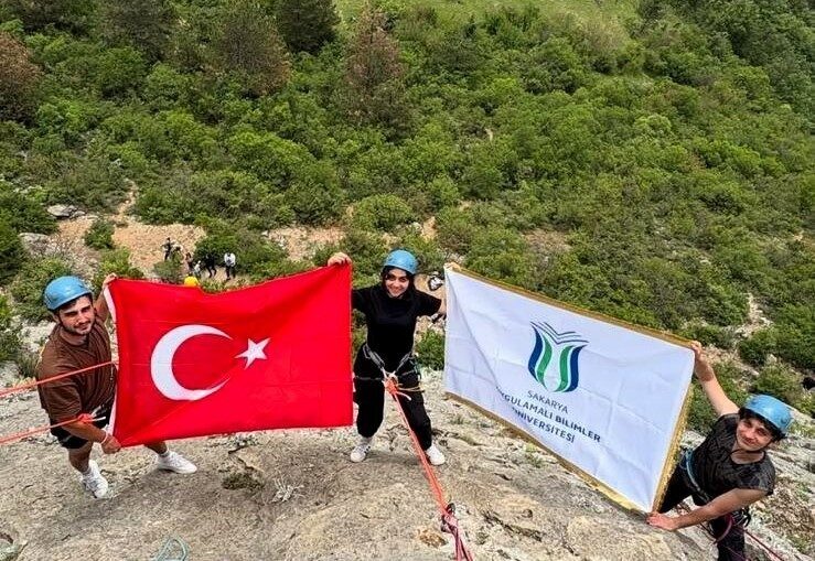 Sakarya Uygulamalı Bilimler Üniversitesi (SUBÜ) öğrenci topluluklarının sunduğu 8 proje,