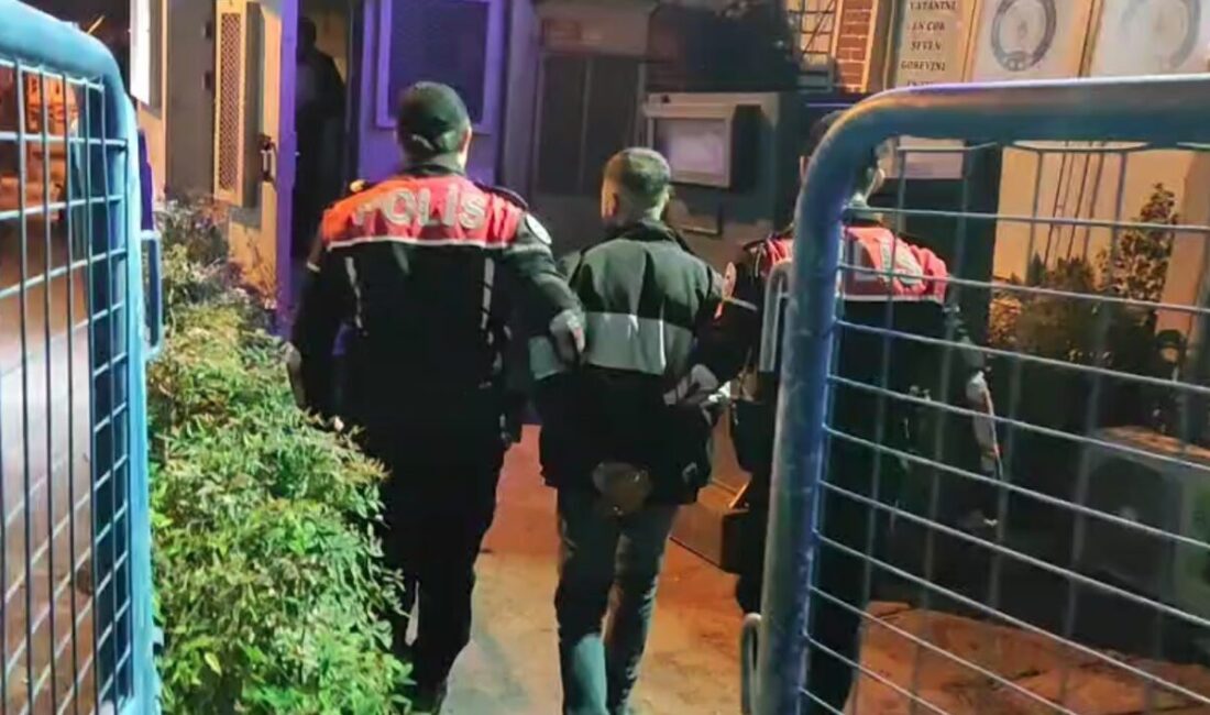 İzmir'de, belirli suçlardan dolayı 11 yıl 2 ay hapis cezası