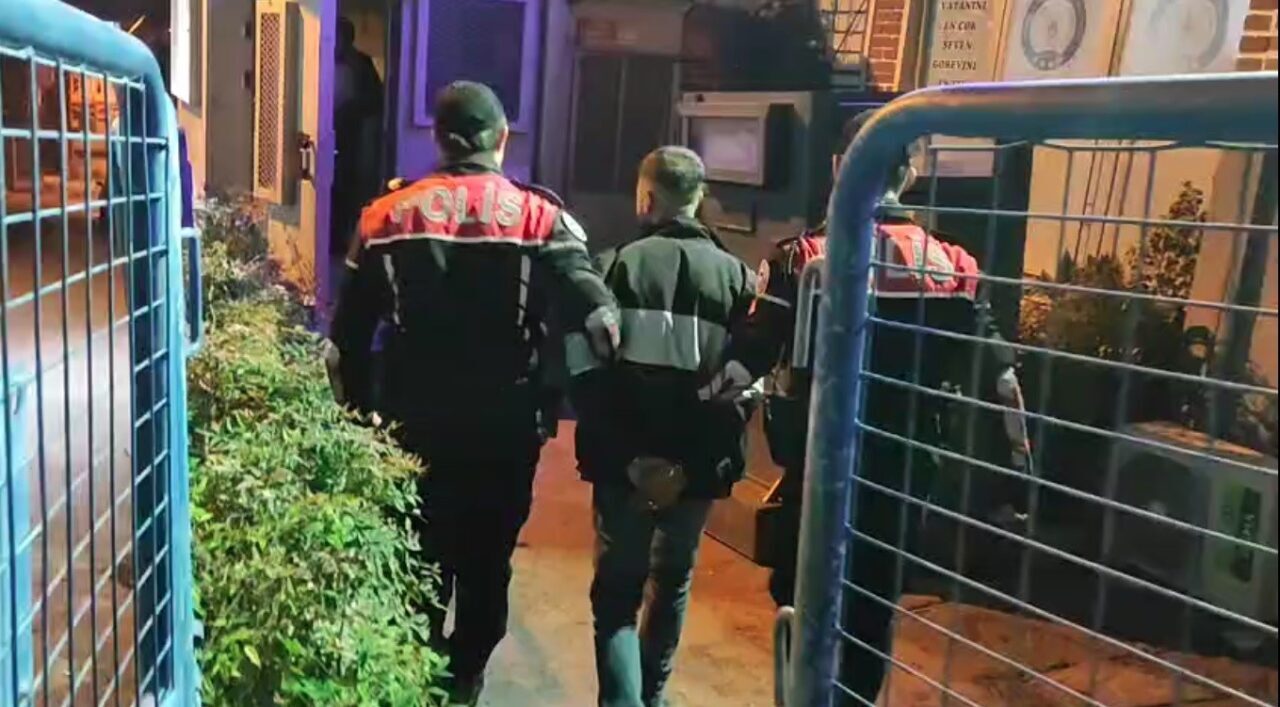 İzmir’de 11 Yıl 2 Ay Hapis Cezası Bulunan Şahıs, F.K. İsimli Kişi Yunus Timleri Tarafından Yakalandı