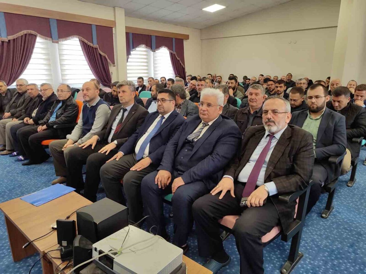 Afyonkarahisar'ın Şuhut ilçesinde cami görevlileri ve Kur’an kursu öğreticileri için