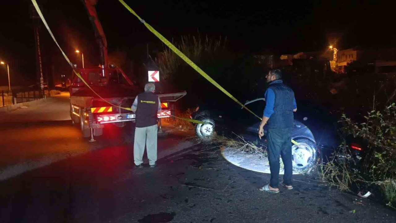 Manavgat’ta Sulama Kanalına Uçan Araçta Sürücüye 26 Bin TL Ceza Kesilip 2 Yıl Ehliyetine El Konuldu