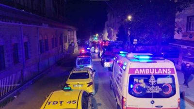 Sultanbeyli'deki ahşap binanın 2. katında çıkan yangın, itfaiye ekiplerinin hızlı