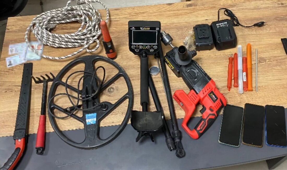 Sultanbeyli’de Ormanlık Alanda Kaçak Kazı Yapan Üç Şüpheli Suçüstü Yakalandı Sultanbeyli'de ormanlık alanda dron ile yapılan denetimlerde, kaçak kazı yapan