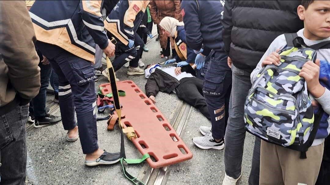 İstanbul Sultangazi'de E.K. isimli motosiklet sürücüsü, kırmızı ışıkta ters yöne