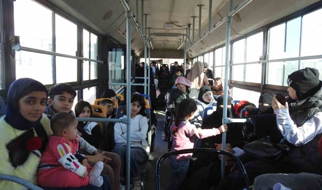 Suriyeli Sığınmacıların Gönüllü Dönüşleri Kilis Öncüpınar Sınır Kapısı’nda Devam Ediyor Kilis Öncüpınar Sınır Kapısı’nda Suriyelilerin gönüllü geri dönüş işlemleri devam