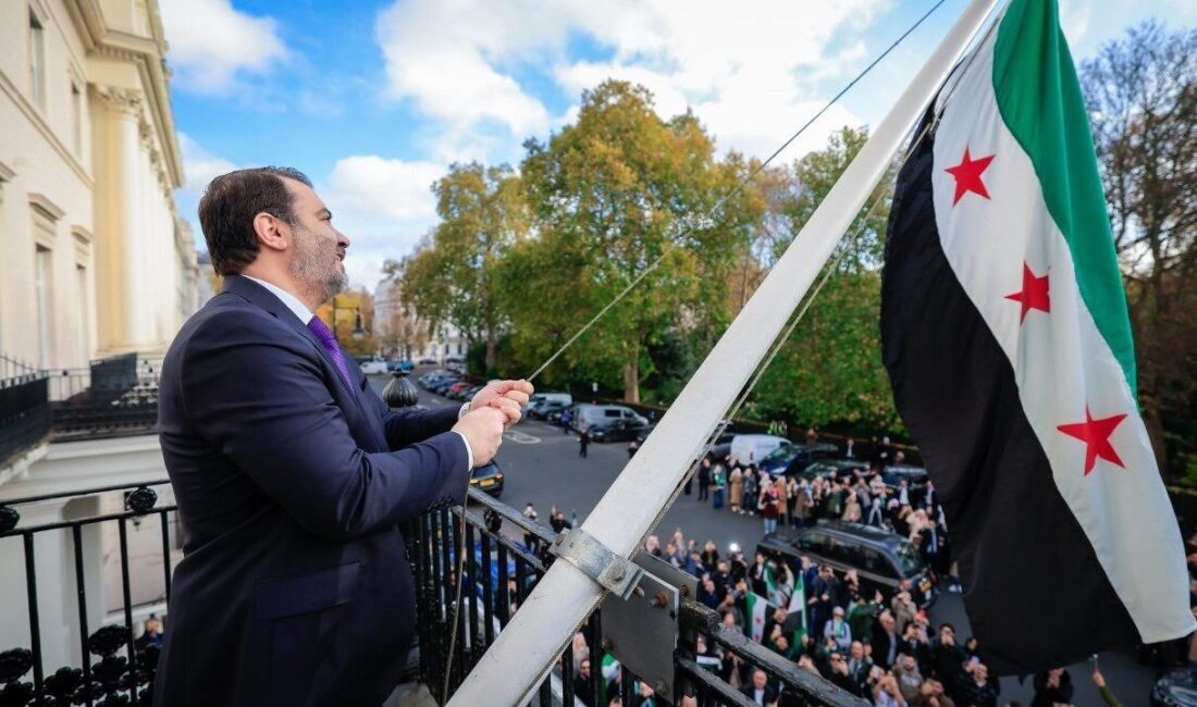 Suriye Dışişleri Bakanı, Londra’daki Büyükelçilik Töreniyle 13 Yıl Sonra Yeniden Açıldı Suriye Dışişleri Bakanı Esad Hasan Şeybani, 13 yıl aradan sonra
