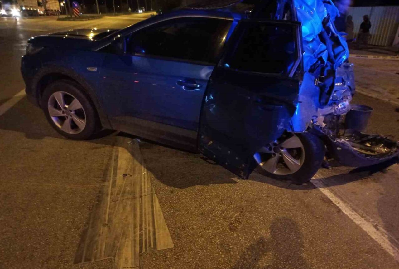Balıkesir'in Susurluk ilçesinde meydana gelen trafik kazasında A.Ş. yönetimindeki otomobil,