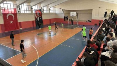 Susuz’da düzenlenen "Okullar arası Futsal Turnuvası" renkli anlara sahne olurken,