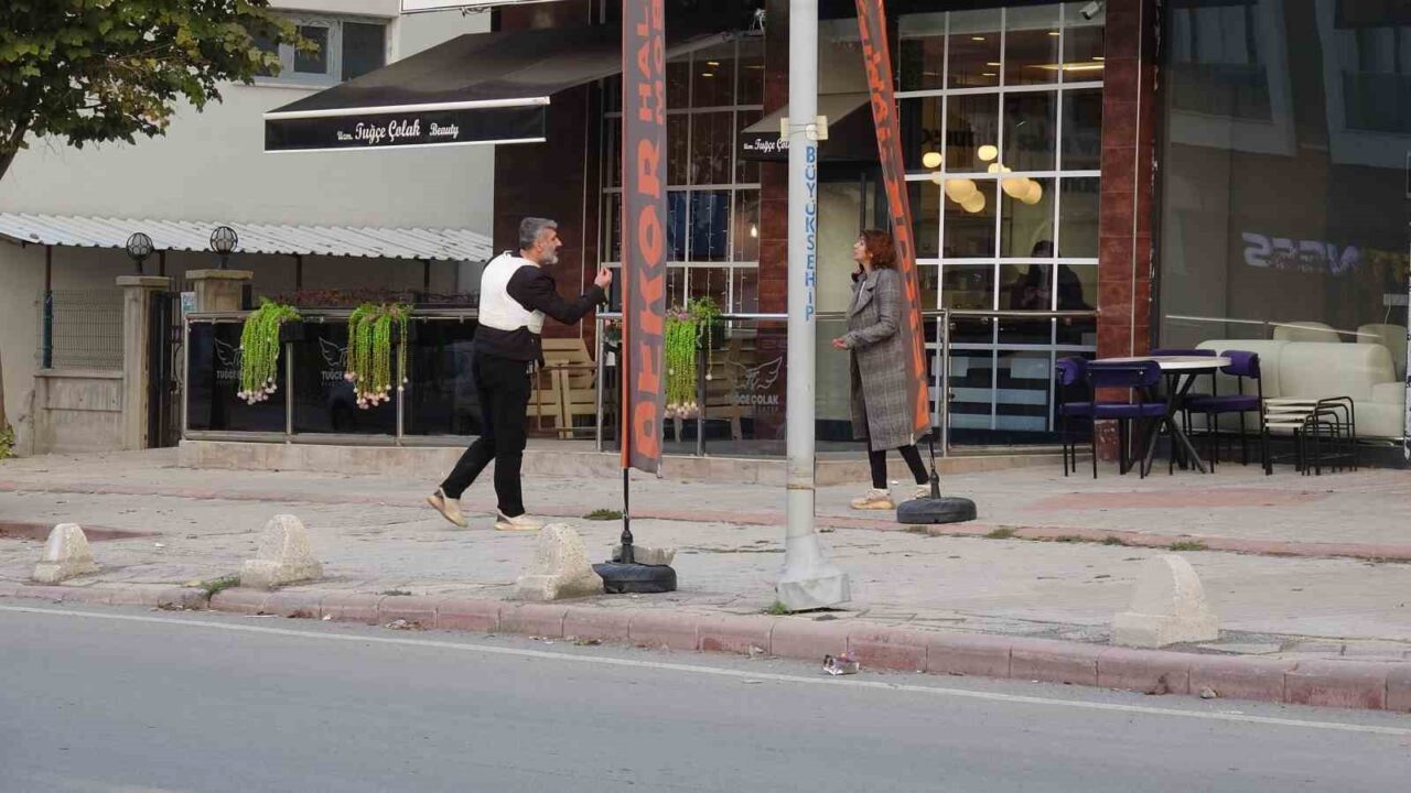Malatya'nın Yeşilyurt ilçesinde, elindeki tabancayı başına dayayarak intihar teşebbüsünde bulunan