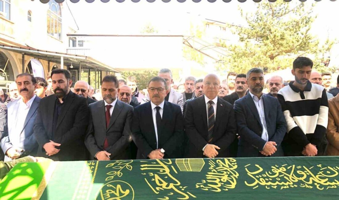 Tacettin Karaca, son yolculuğuna uğurlandı: Cenaze törenine siyasi ve yerel mücavir katılım oldu Atatürk Üniversitesi Kütüphanesi emekli personeli 63 yaşındaki Tacettin Karaca, tedavi