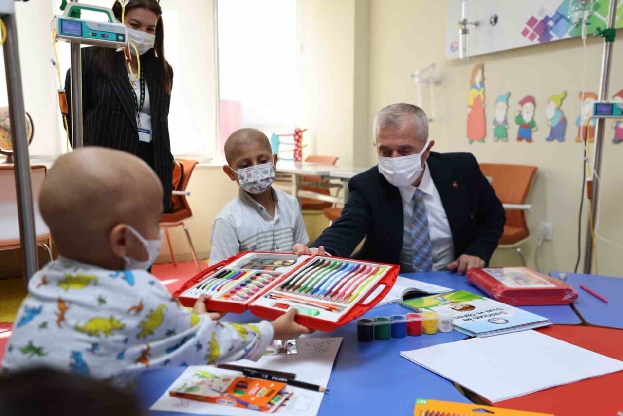 Şahinbey Belediye Başkanı Mehmet Tahmazoğlu, Lösemili Çocuklar Haftası'nda Gaziantep Üniversitesi