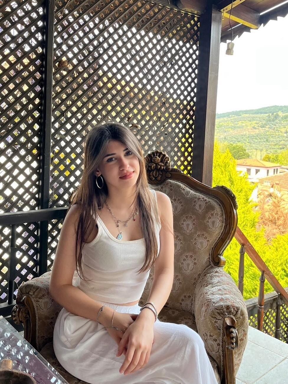 İzmir’de Takla Atan Araçta Fırlayan Genç Kız Hayatını Kaybetti