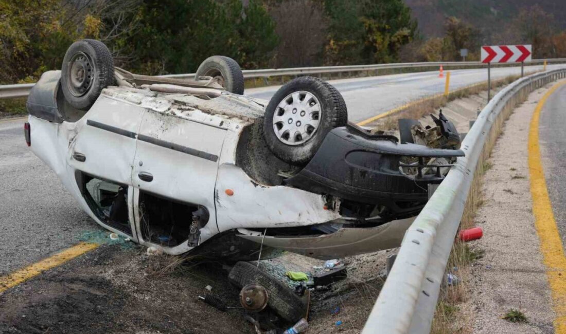 Kastamonu’da Takla Atan Araç Yangın Çıkardı, Yaşlı Çift Yaralandı Kastamonu’da K.Ö. (72) yönetimindeki otomobil, direksiyon hakimiyetinin kaybolması sonucu bariyerlere