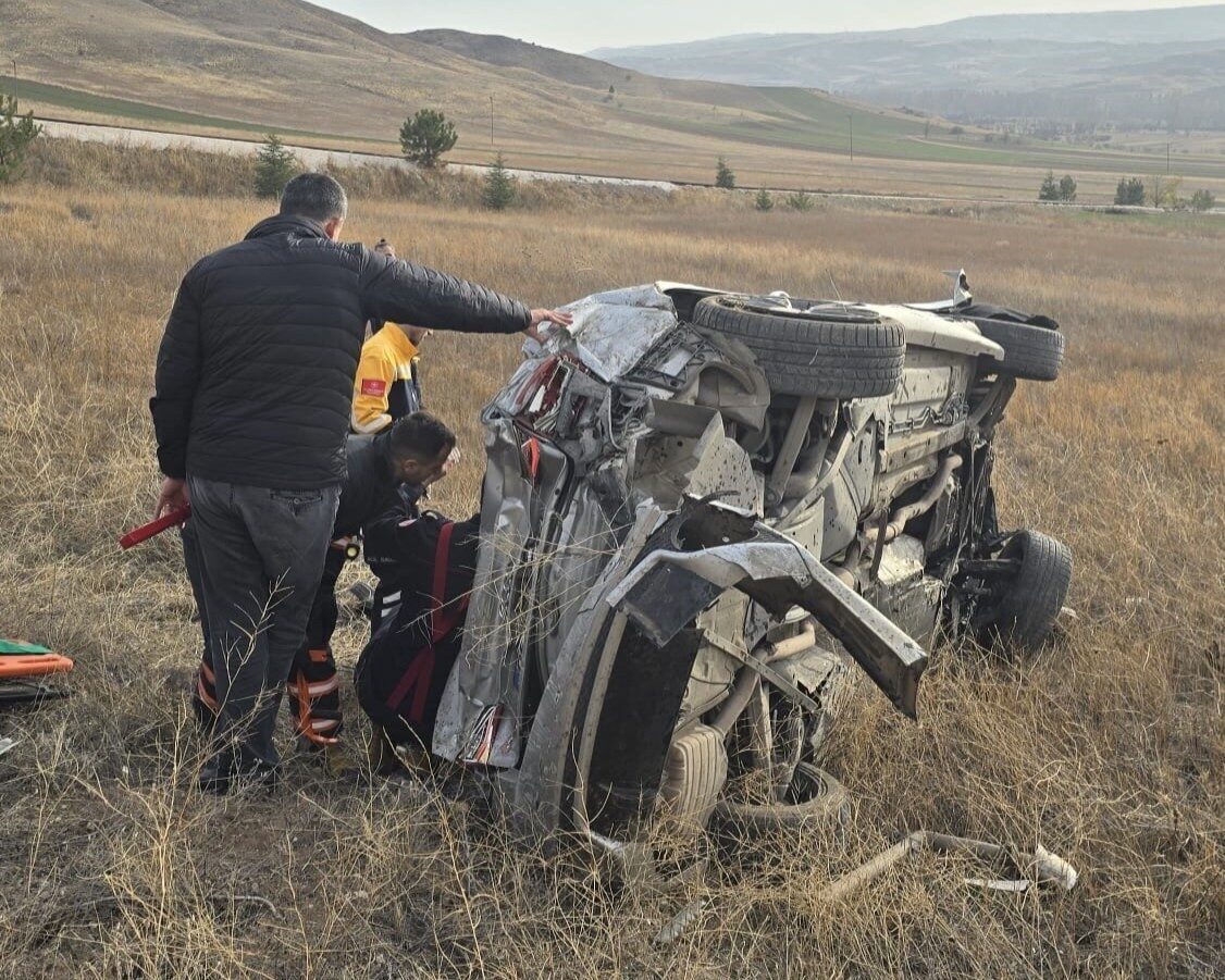 Çankırı'nın Korgun-Çankırı Karayolu'nda A.A. (46) yönetimindeki otomobil kontrolden çıkarak takla