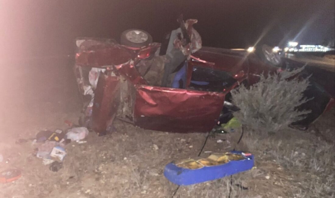 Afyonkarahisar'ın İhsaniye ilçesinde A.C. (21) kontrolündeki Tofaş marka otomobiliyle kaza