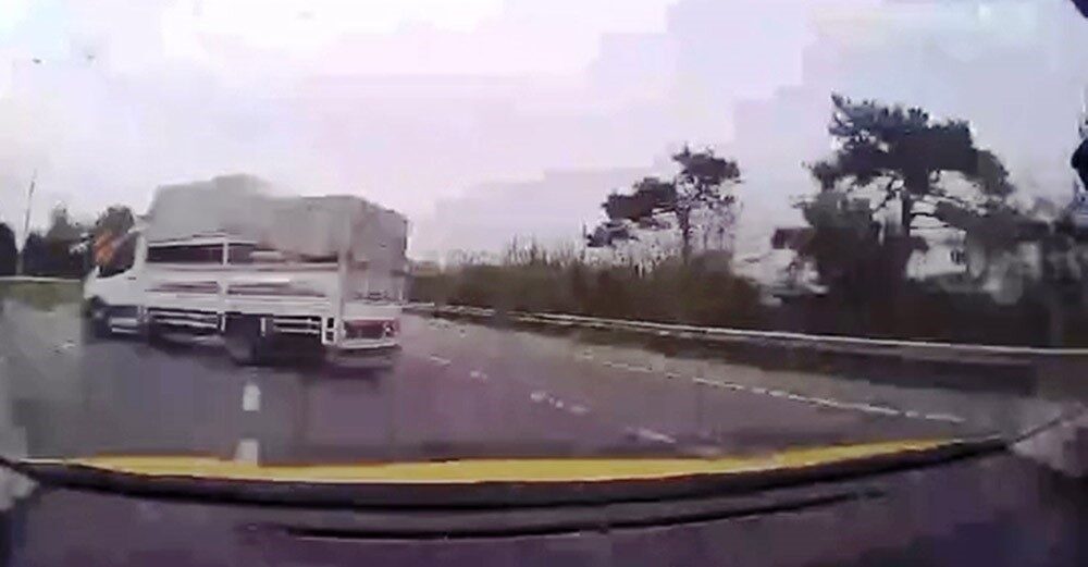 Samsun'un Tekkeköy ilçesinde, taksi şoförü Tolga Erbay, hatalı şerit değiştiren