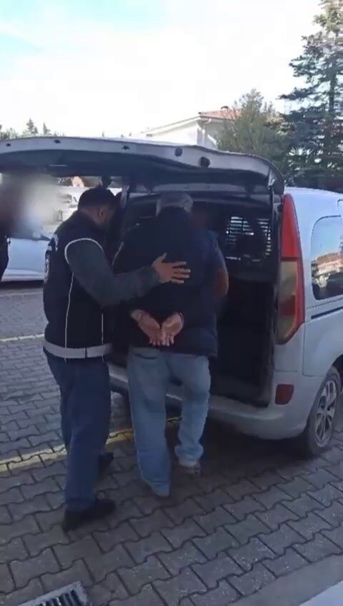 Sakarya’da Kaçak Göçmen Sevkiyatı Yapan İki Şüpheli Yakalandı, Birisi Tutuklandı