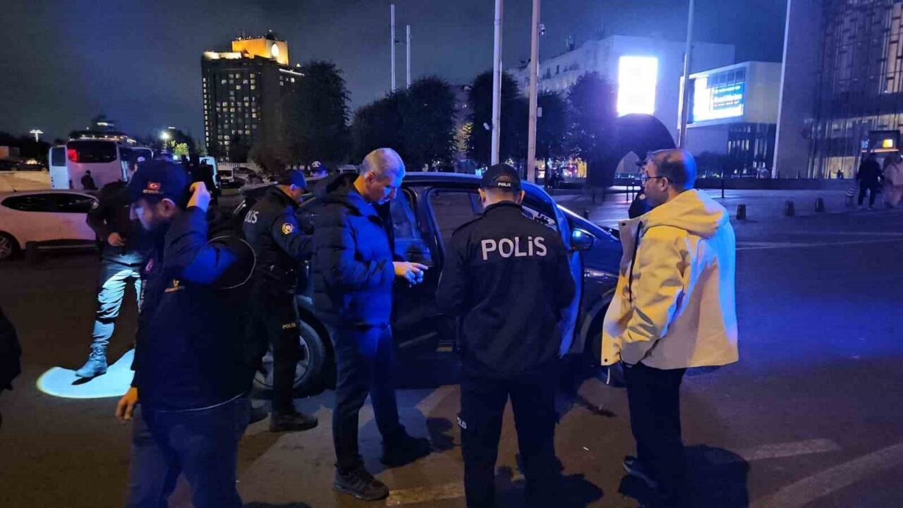 İstanbul'da, Emniyet Müdürlüğü tarafından düzenlenen 'Huzur İstanbul' asayiş denetimi Taksim