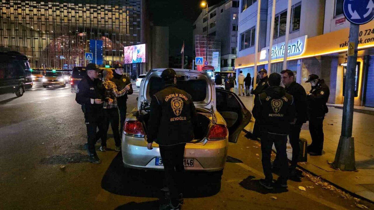 İstanbul’da yapılan 'Huzur İstanbul' denetiminde alkollü araç kullanan bir sürücünün