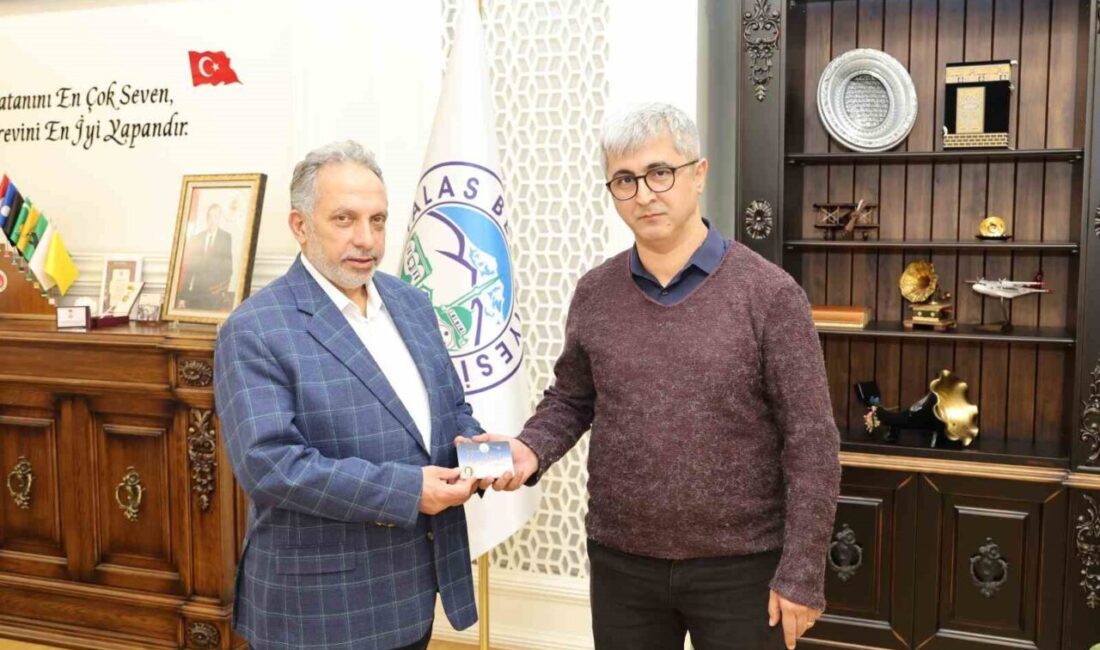 Talas Belediyesi, Mavi Boncuklu Cemil Baba’nın Hayatını Belgesel ile Anlatıyor Talas Belediyesi, Mavi Boncuklu Cemil Baba’nın hayatını belgeselleştirdi. Belediye Başkanı